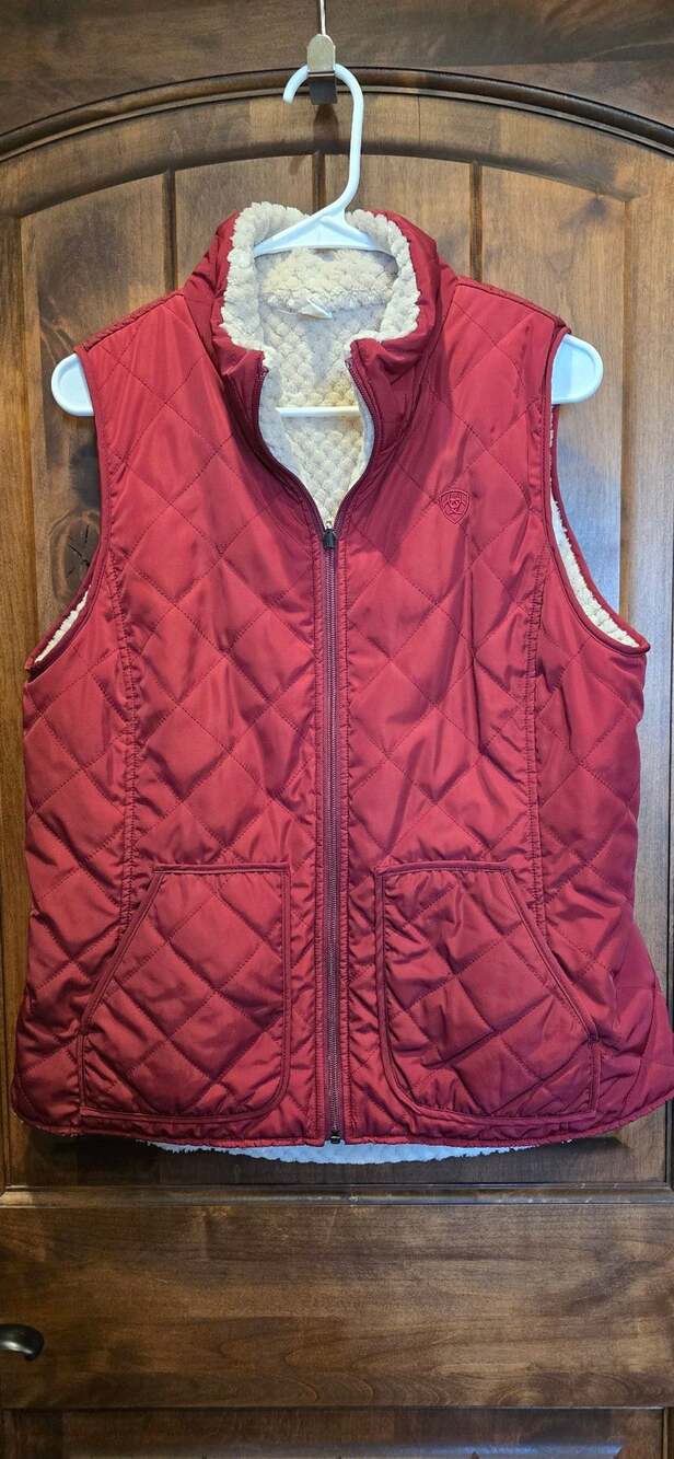 Ariat Dillon Reversible Vest Size L Red Cream Quilted Sherpa Fleece